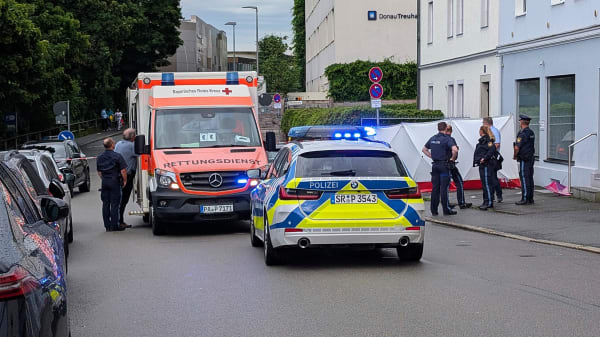 Person har kørt en bil ind i menneskemængde i det sydlige Tyskland