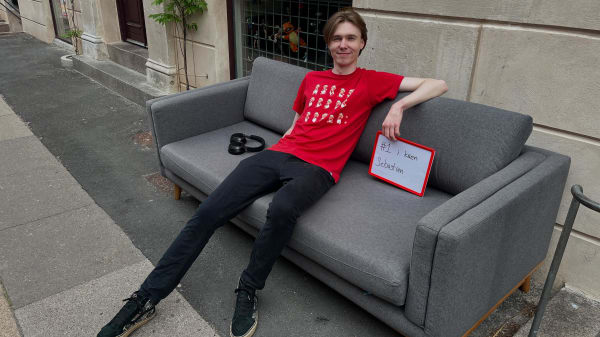 Sebastian stod i kø i 19 timer, så han kunne være den første, der fik fat i hypet konsol