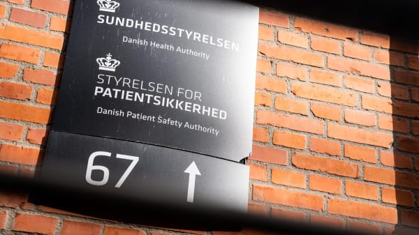 Hård kritik af vagthund i skandalesag: Overlæge fik lov at fortsætte trods advarsler