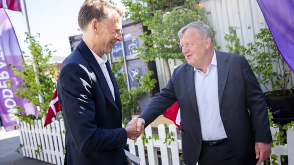 Fik Jon Stephensen også tilbudt penge for at opgive Folketinget? Nej, siger Moderaterne