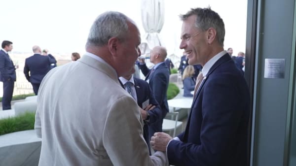 'Før skulle vi kysse ringen': Storpolitisk stormvejr har gjort Danmark populær som aldrig før
