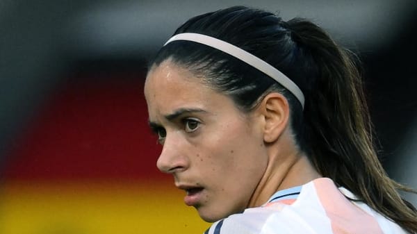 Verdens bedste kvindelige fodboldspiller ramt af meningitis kort før EM