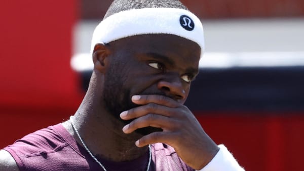 Tennisstjerne rådfører sig hos landsmand før møde med 'knægten' Elmer Møller