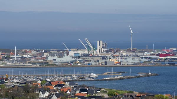 Militærskibe giver meget tiltrængte arbejdspladser: 'Vores gågade er jo ved at dø'