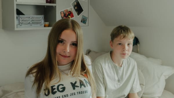 Sidste sommer lå Michella og August på deres værelser med gardinerne rullet ned: Ingen burde opleve det