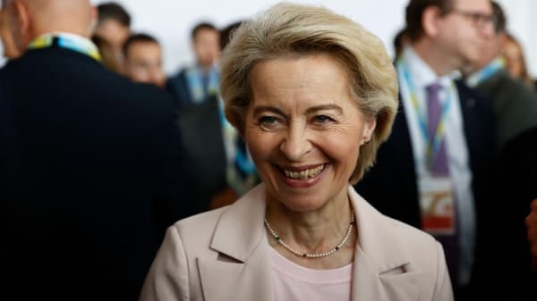 Ursula von der Leyen kan ånde lettet op for nu: Overlever omstridt mistillidsafstemning i Europa-Parlamentet