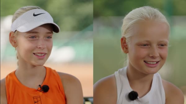 Søsterpar vil være stjerner og har Nike-aftale, topagent og millioner af likes