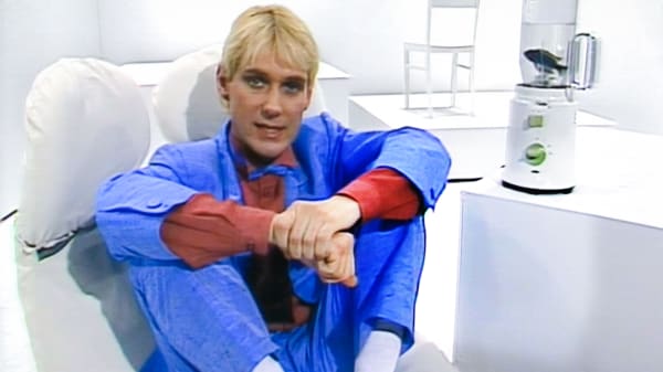 Søg i 100 års programoversigter fra DR lige her: Hvad sendte DR for eksempel, da du blev født?