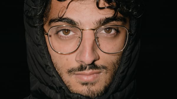 I fængslet læste Haidar Ansari den ene bog efter den anden - og det blev hans vej ud af kriminalitet