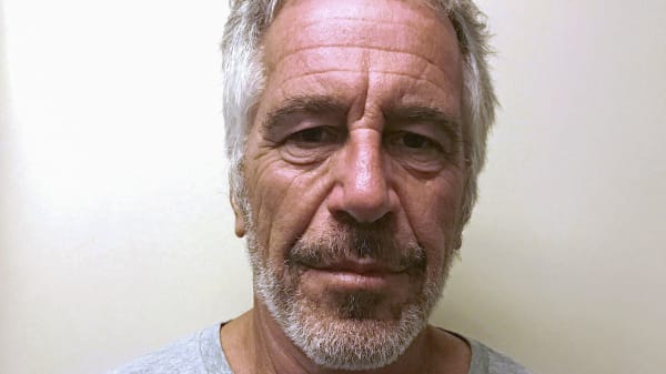 En påstået fødselsdagshilsen til Epstein får nu Trump til at true medie med søgsmål