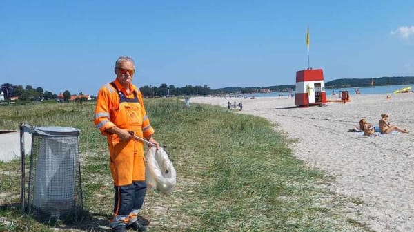 Mogens renser stranden i Kerteminde: 'Vi finder alt - g-strenge, nøgler, briller, nye håndklæder...'