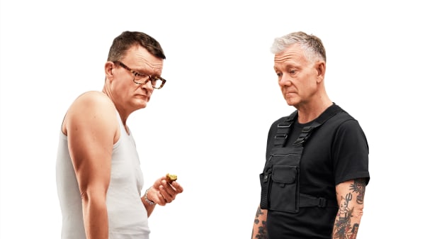 Frank Hvam er på dybere vand end nogensinde i ny sæson af Klovn - og anmelderne elsker det 