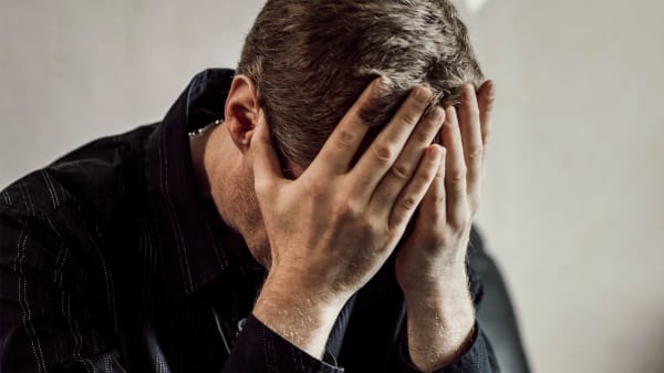 Depression og angst gør også ondt på mænd - flere og flere af dem får hjælp online