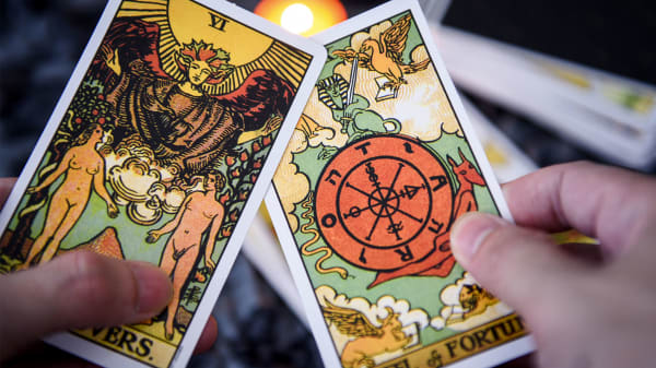 Hver anden tror. Men ikke nødvendigvis på Gud: 'I dag kan vi selv definere, hvad der er helligt'