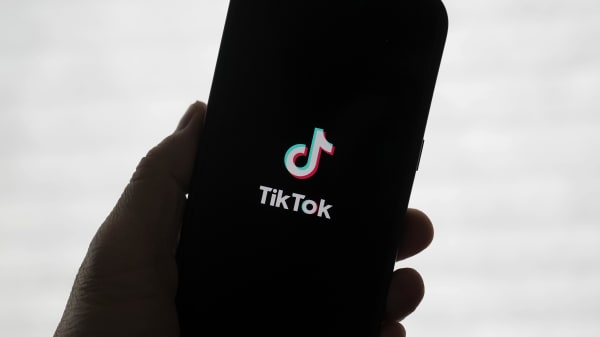 Stort eksperiment skulle bremse unges TikTok-forbrug: Men algoritmen trak dem lynhurtigt tilbage i feedet