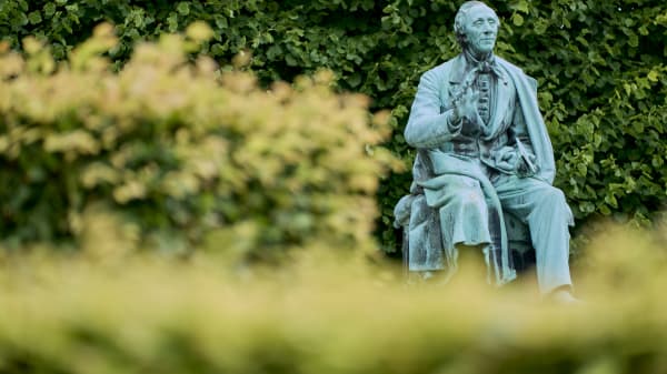 Kirkeklokkerne ringer for 150-året for H.C Andersens død - ikke sket siden markeringen af befrielsen