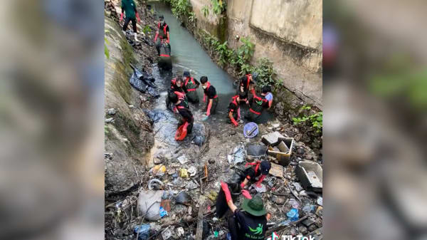 Vietnamesisk skraldehold trender: 'Det giver folk ro i nervesystemet'