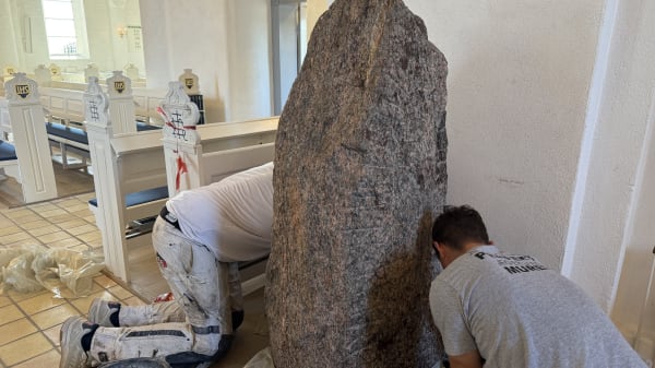 Runesten nærmer sig udløbsdato, så nu bliver de flyttet