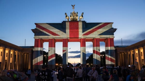 Deutsch, Español eller Français: 'Vi har nedlagt os selv som en sprogkyndig nation'