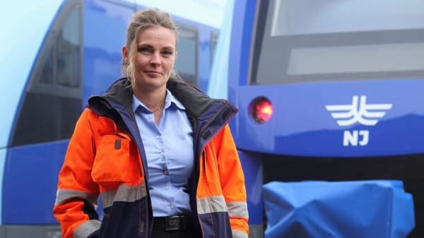 Fra førersædet ser Maria folks farlige adfærd ved skinnerne: Det er alt for tit tæt på at gå galt