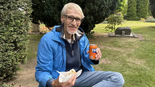 'Speedy' fik en ristet med det hele og et sted at blive begravet: Mindeplads for socialt udsatte indviet i Odense