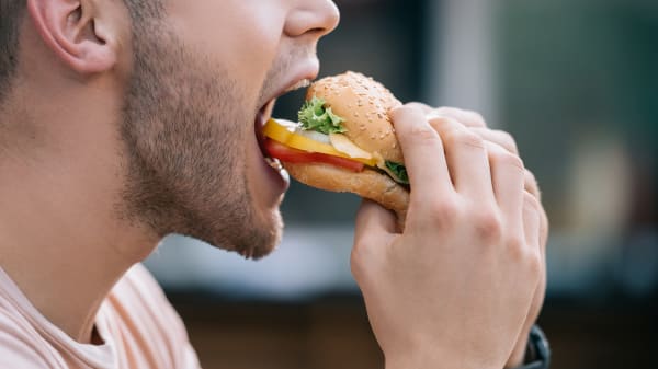 Pas på junkfood, proteindrikke og frysepizzaer, hvis du vil bevare sædkvaliteten 