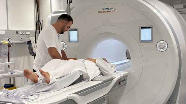 Mange års forsinkelse: Nu har den første patient været til behandling på nyt hospital