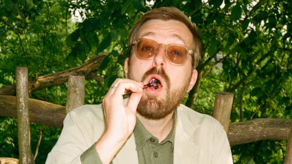 Rasmus Bruun prøver at genfinde sin barndom i en salat – og det er ikke så skørt, som det lyder