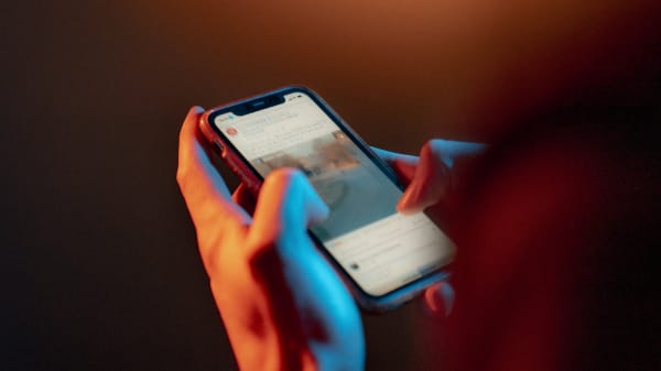 Forældre støtter SoMe-forbud på skole: 'Det er på tide at få gjort op med den her lovløshed'