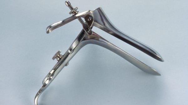 I 150 år har gynækologisk instrument set ud på samme måde - nu ulmer et stille oprør