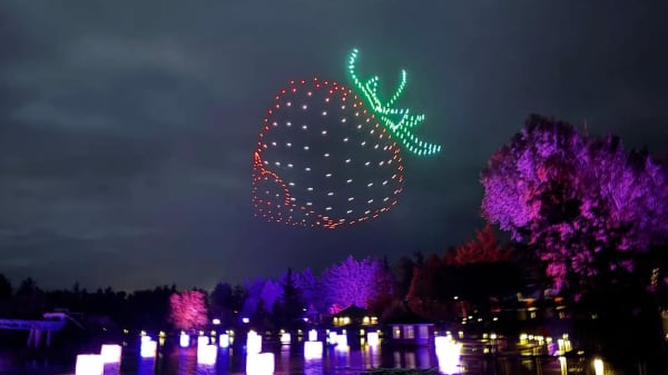 Midt i hybridkrig: Sommerland fejrer fødselsdag med 400 droner i luften