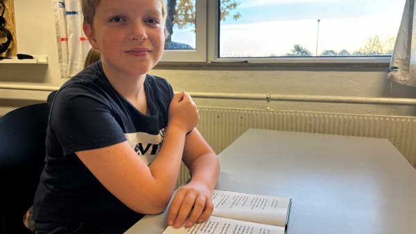 11-årige Mikkel har læst hver dag i et år: 'Måske tager jeg lige 100 dage mere'