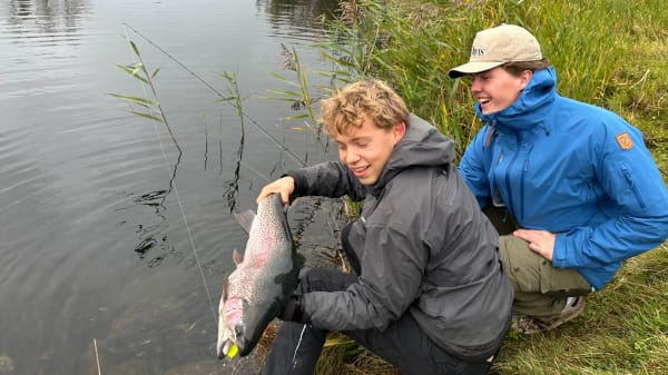 De unge er hooked: Flere vil ud at have fisk på krogen