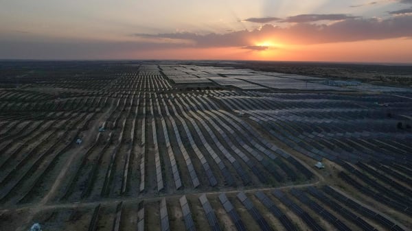 Kinas CO2-udledninger har været på himmelflugt i årtier, men nu har elbiler og solceller bremset udviklingen