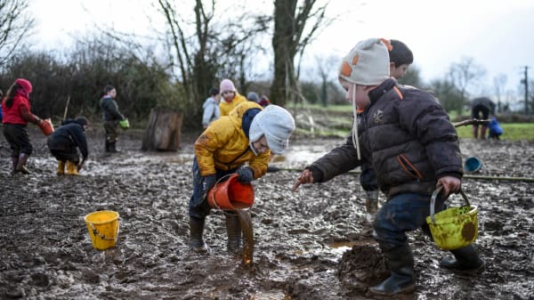 Beskidte børn leger bedst, så Finland rewilder børnehaver