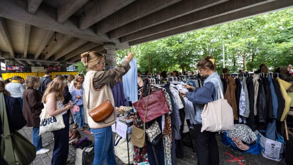 Vi har aldrig brugt hvert stykke tøj så få gange: Her er ekspertens bedste råd til at ændre det