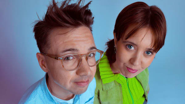 Umage makkerpar folder fortiden ud i humoristisk historiepodcast