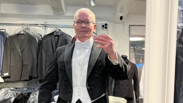 Borgmester møder kongen i lejet tøj