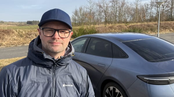 Thomas vil have tændte baglygter i trafikken