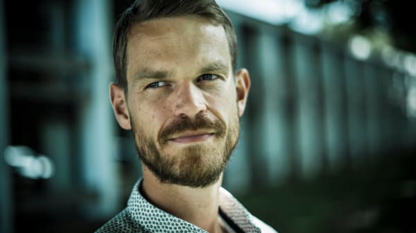 Tror du (stadig), du skal elske dig selv først? Så tager du fejl, mener Svend Brinkmann 