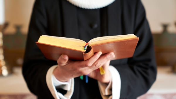 Teolog takker nej til at være del af ny bibeloversættelse - måtte ikke tale kritisk om sit arbejde