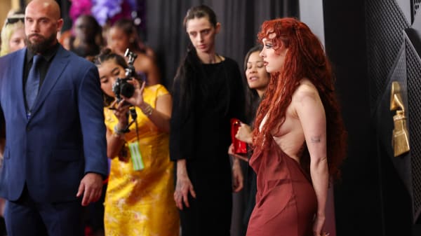 Popstjerne blev lagt for had og fik koncert aflyst - nu har hun undskyldt