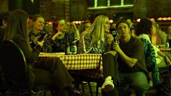 Politisk samtale i P3-ånd: Morgenværter inviterede unge til valgquiz i Aarhus