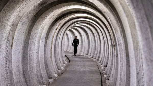 Gæsterne strømmer til koldkrigsmuseum: Nu skal det skære ned