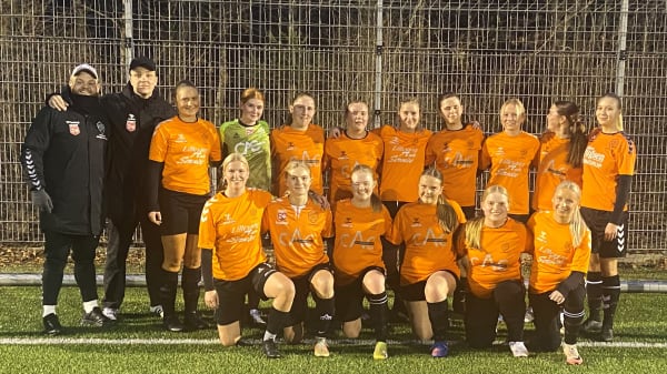 Slut med sløve brusere, der ikke kan vaske balsam ud: Fodboldklub gør sig lækker for kvinderne