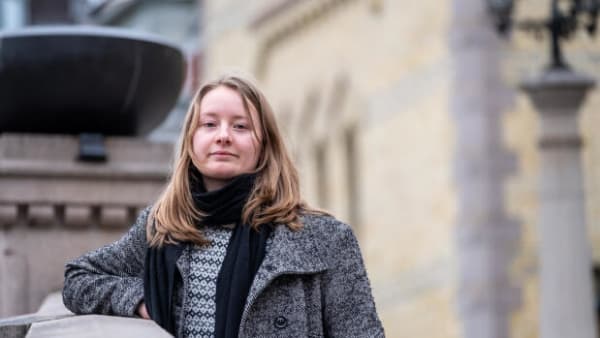 23-årige Therese har slæbt den norske stat i retten: "Det handler om retten til et trygt liv" 