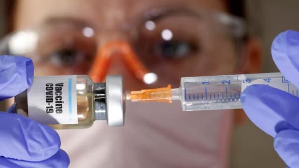 Lægemiddelstyrelsen om corona-vacciner: Risikoen for bivirkninger om et år er meget lille