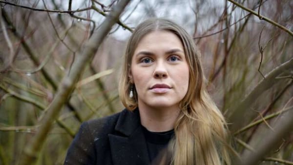 'Jeg frygter, at folk tror, jeg er en kold skid': Sophie kunne ikke vise sin sorg, da hun mistede sin lillesøster