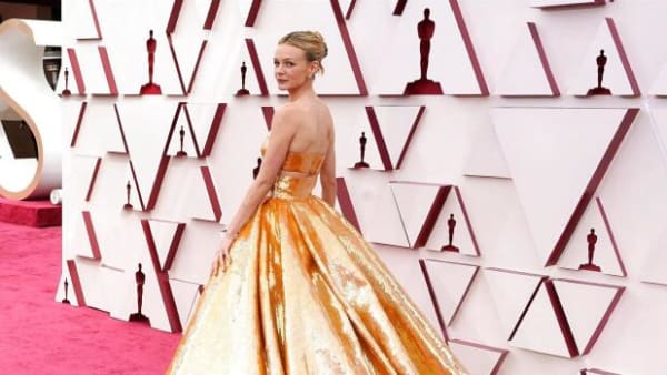 Hollywood fejrede sig selv med guldkjoler og rød løber: Se billederne fra Oscar-festen 