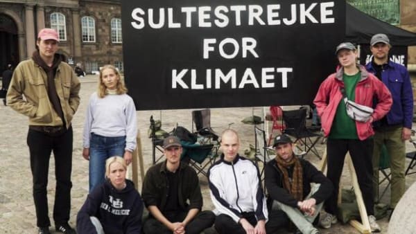 Otte unge klimaaktivister sultestrejker for klimaet